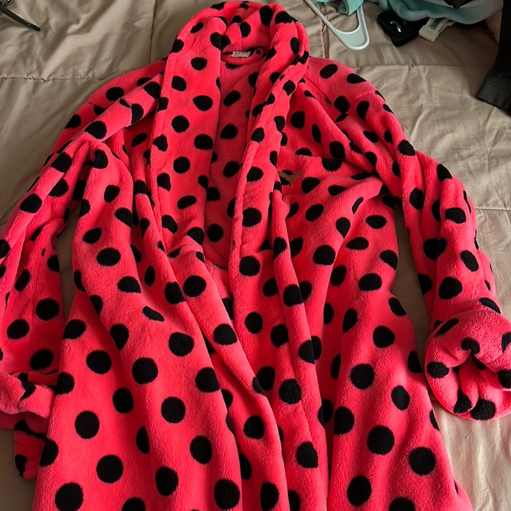 VS pink robe